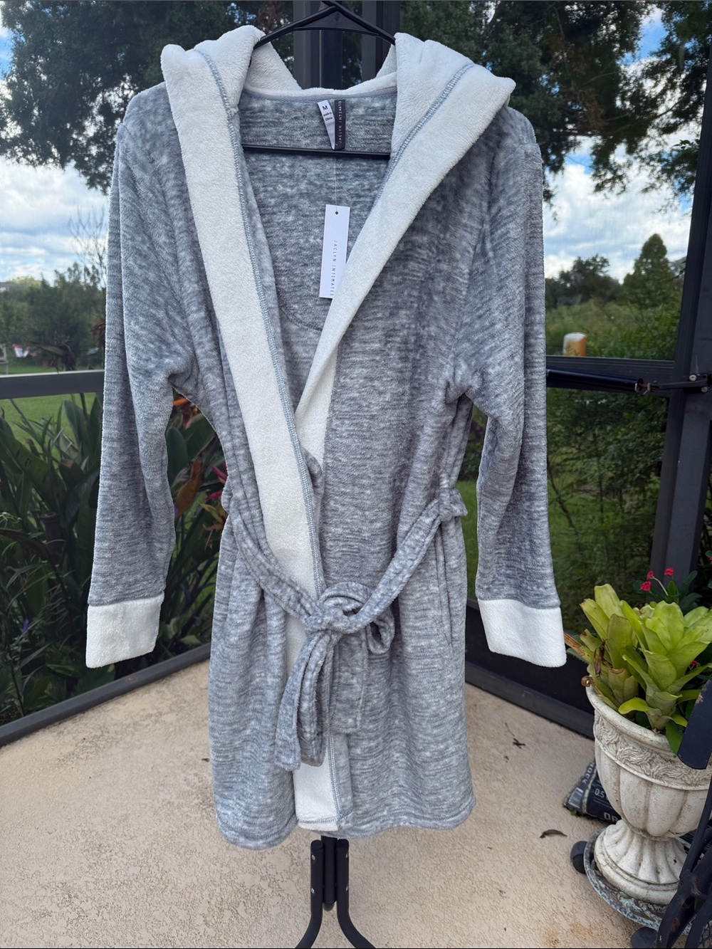 Cozy Hooded Robe with Contrast Trim - Gray/Cream